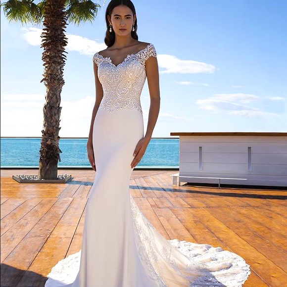 Cosmobella Milano wedding gown - Picture 1 of 7
